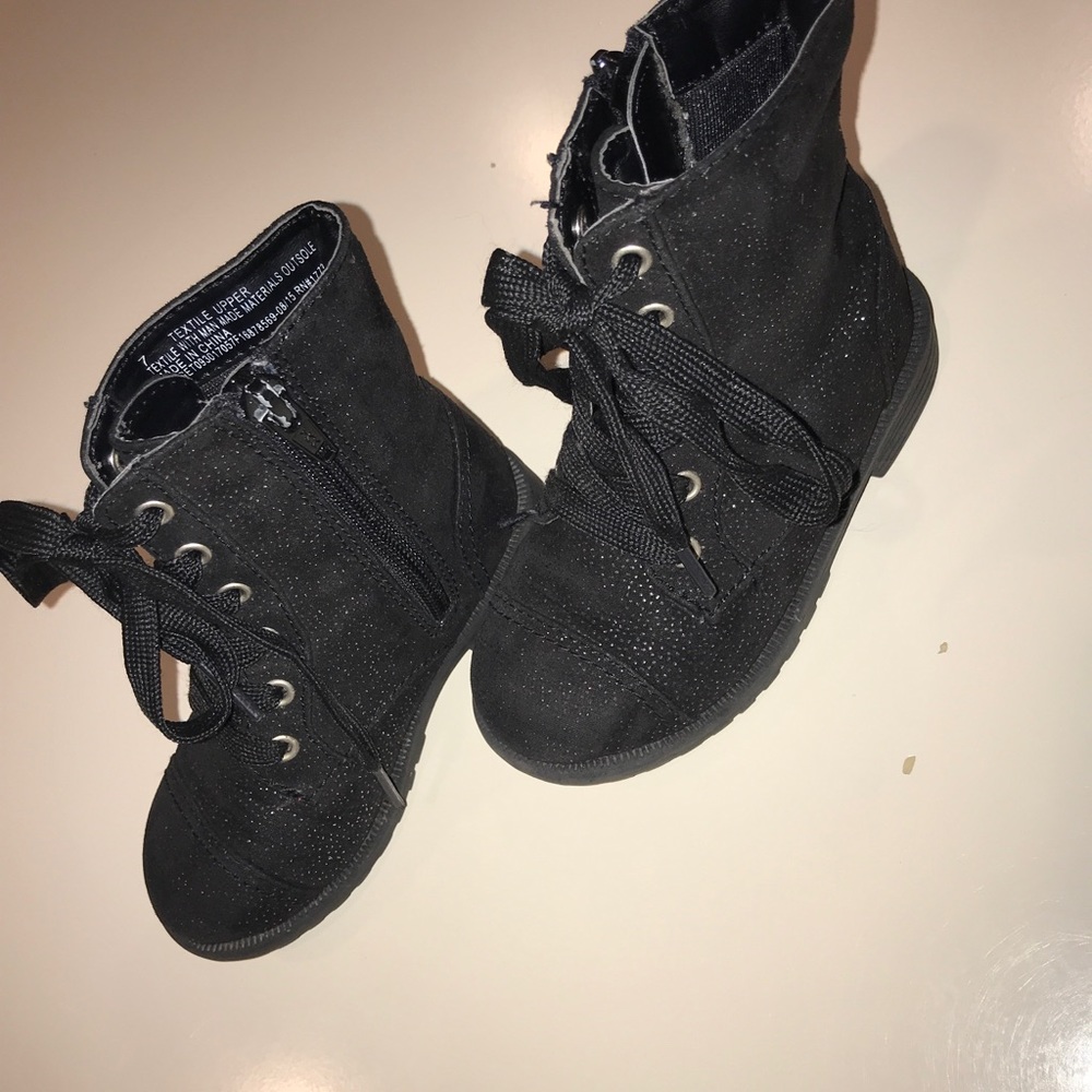 Little girl boots size 7 ..Cherokee
